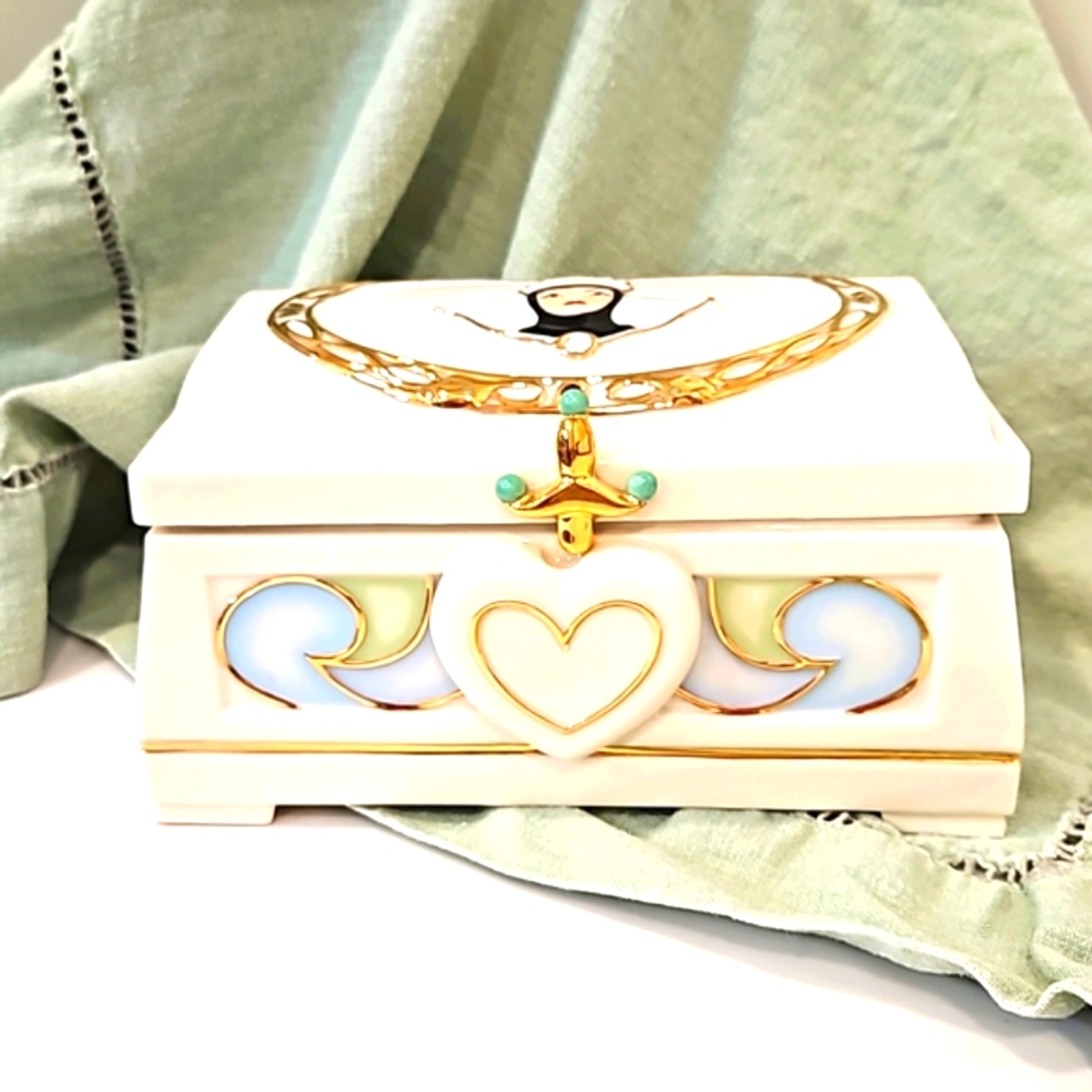 Lenox. The Huntsmans Box.   From Snow White